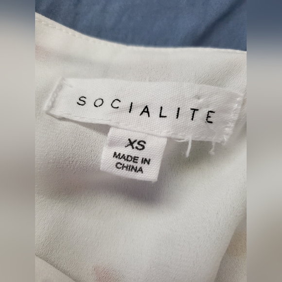 Socialite White Scalloped Cami Tank Top - Picture 6 of 6